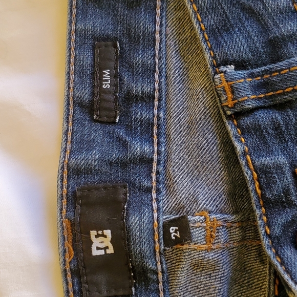 DC woman's slim fit jeans - Picture 3 of 5